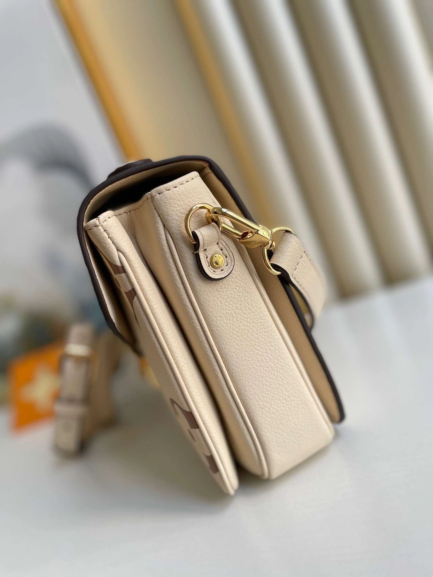 *MOMO- m45596 item : A-B00G2815