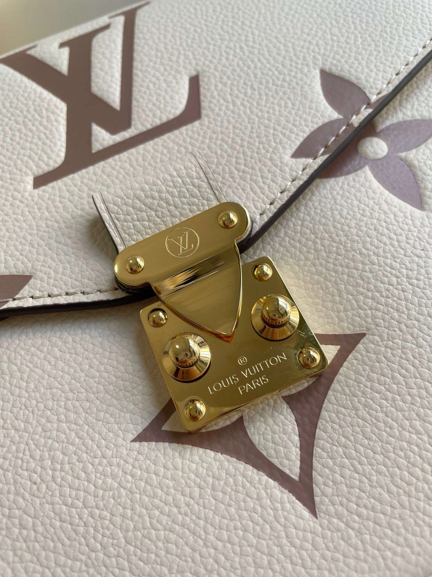 *MOMO- m45596 item : A-B00G2815