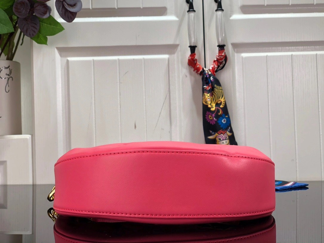 MOMO- m59915 Over The Moon Monogram item：B-B063E1712C