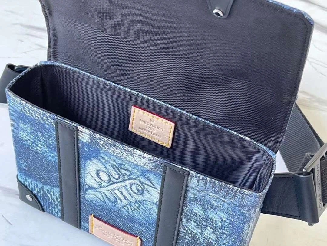 *MOMO- n50061trunk item : A-B00G2958