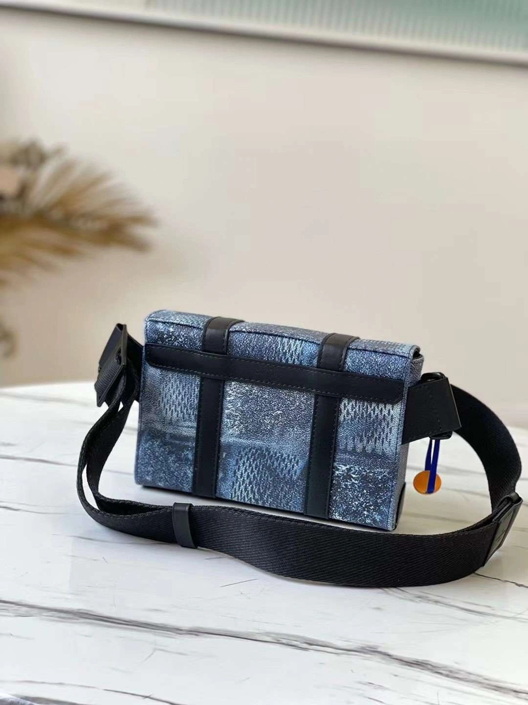 *MOMO- n50061trunk item : A-B00G2958