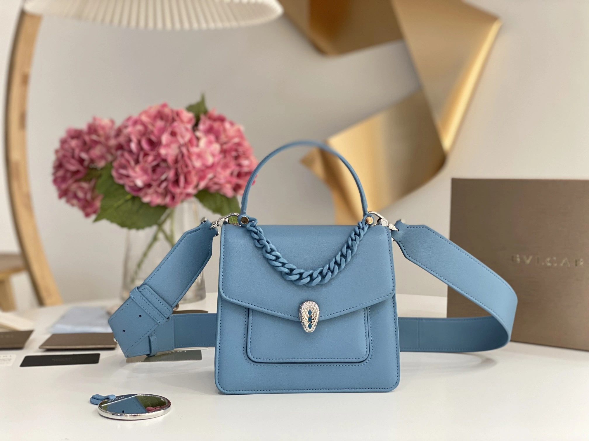 MOMO— 291467 item:D-B063A1686