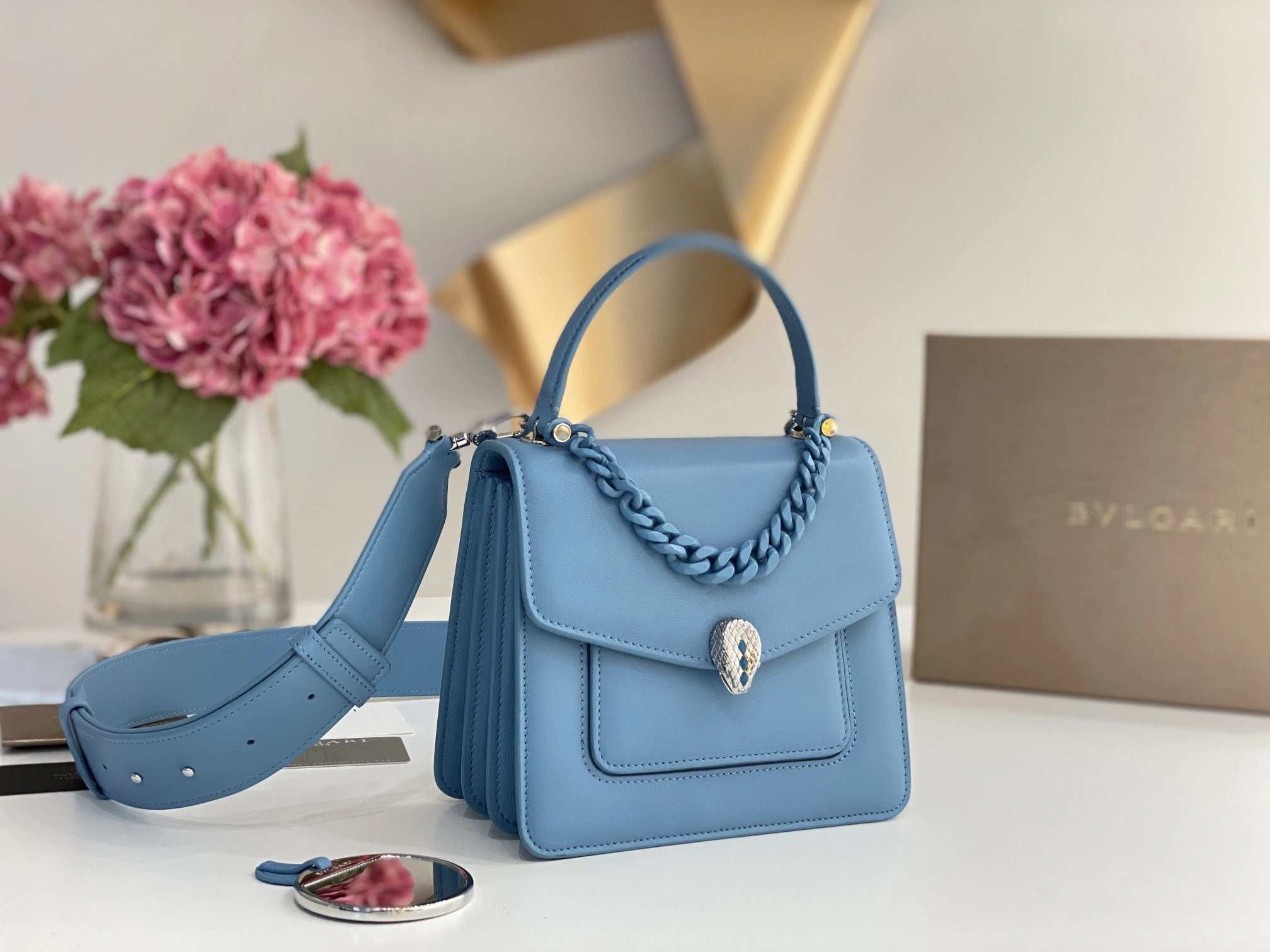 MOMO— 291467 item:D-B063A1686