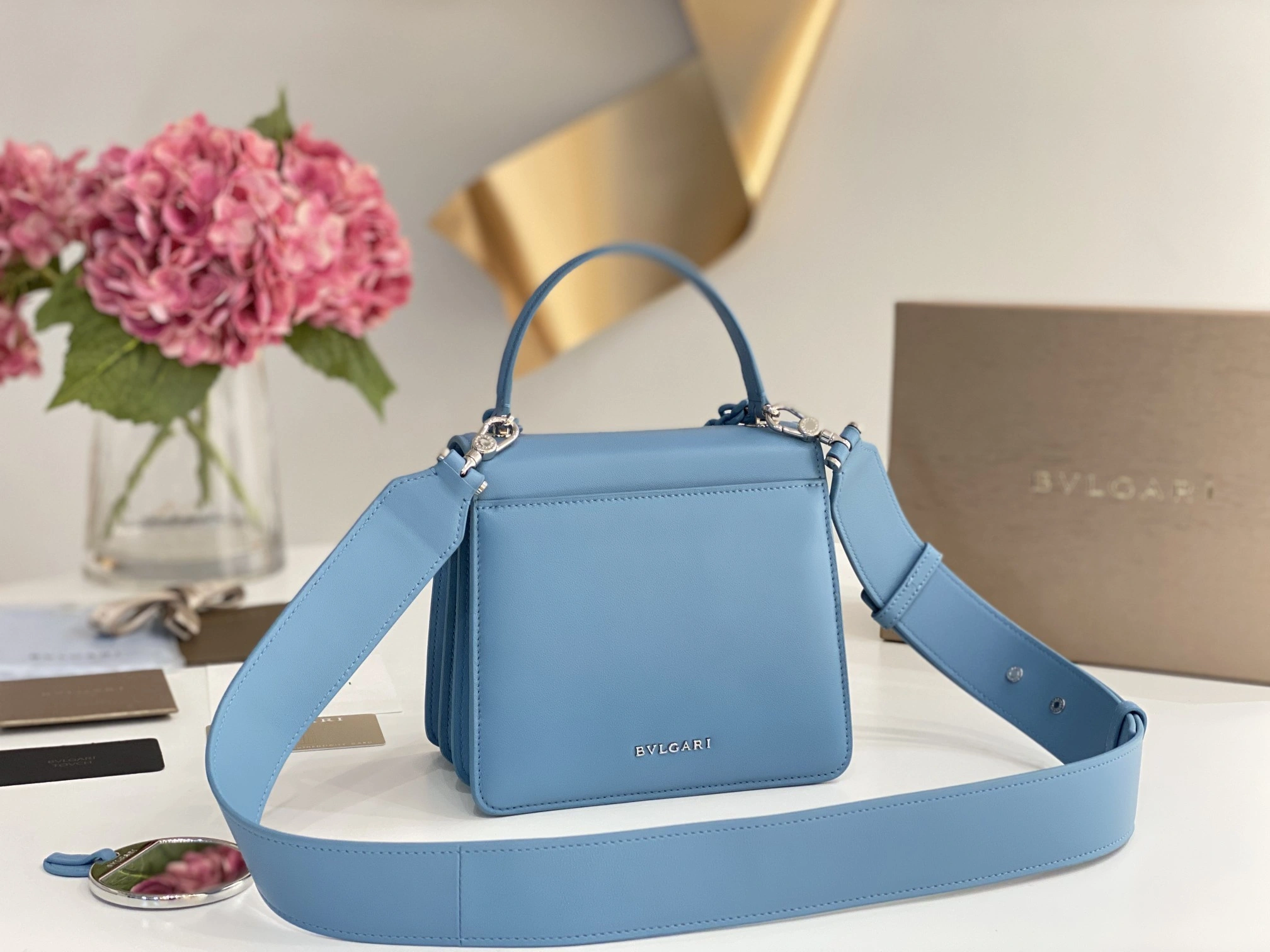 MOMO— 291467 item:D-B063A1686
