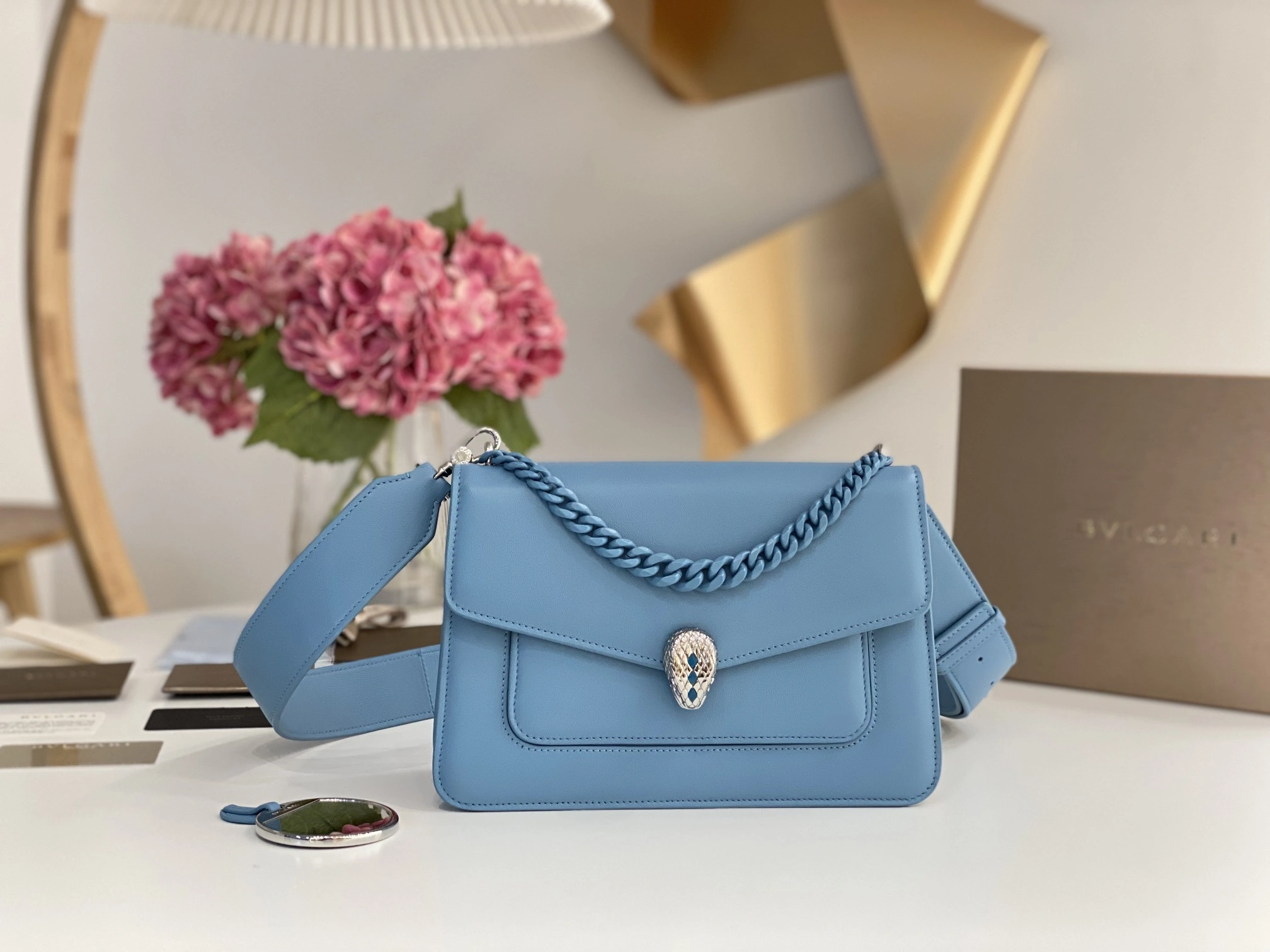 MOMO— 291473 item:D-B063A1685