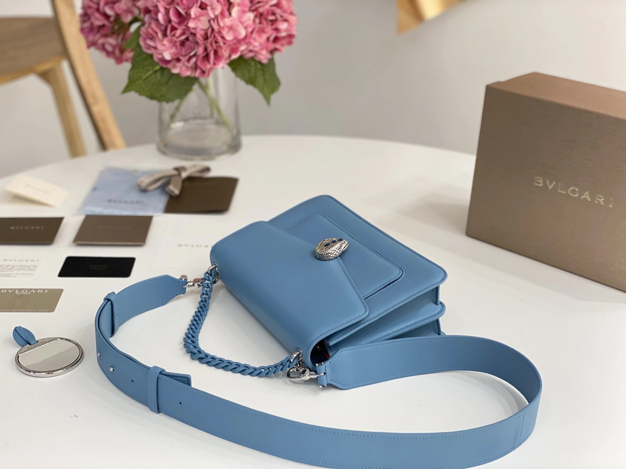 MOMO— 291473 item:D-B063A1685