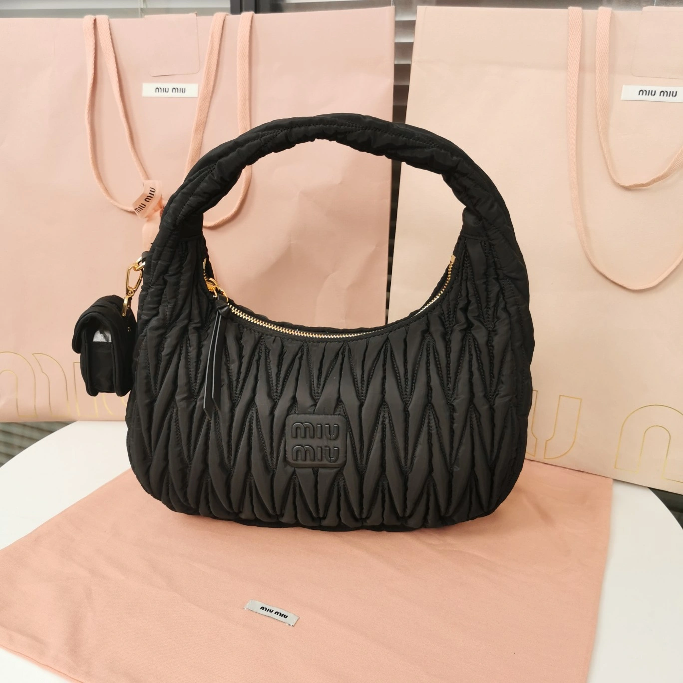 MOMO— 5BC108-2F5A-F0002-V-OOO item:D-B063A0497S