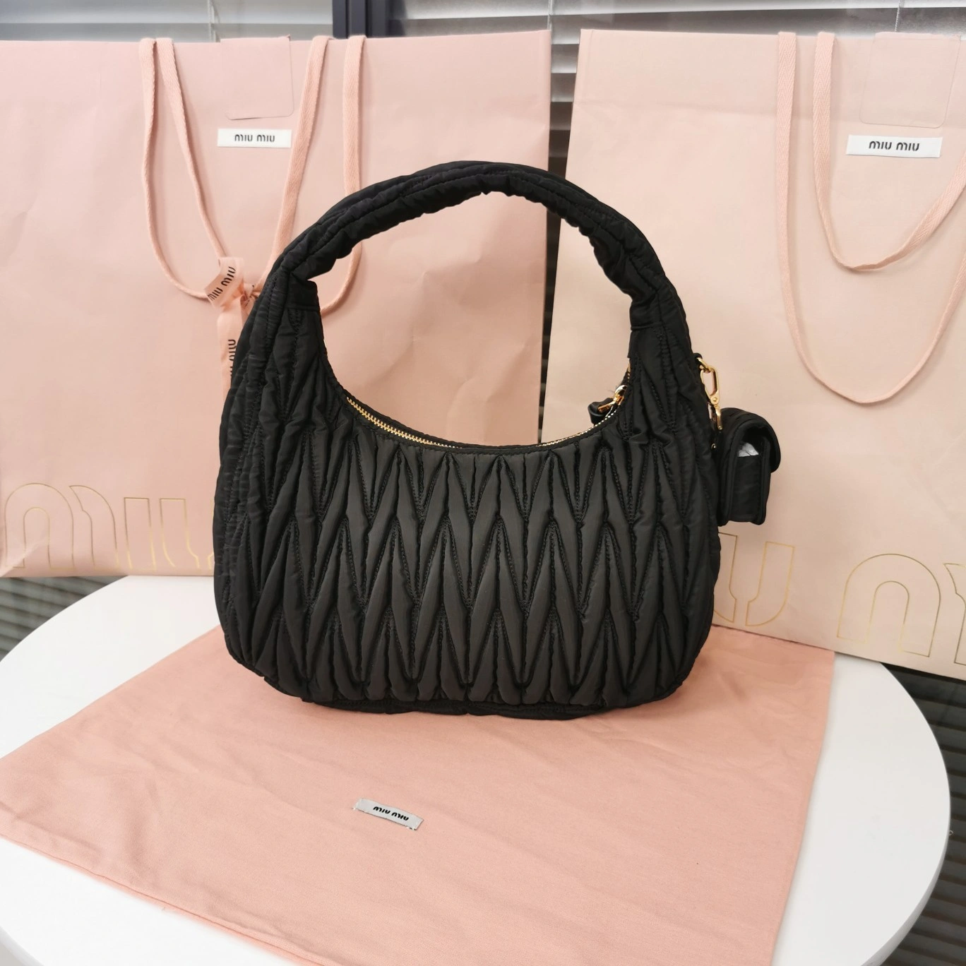 MOMO— 5BC108-2F5A-F0002-V-OOO item:D-B063A0497S