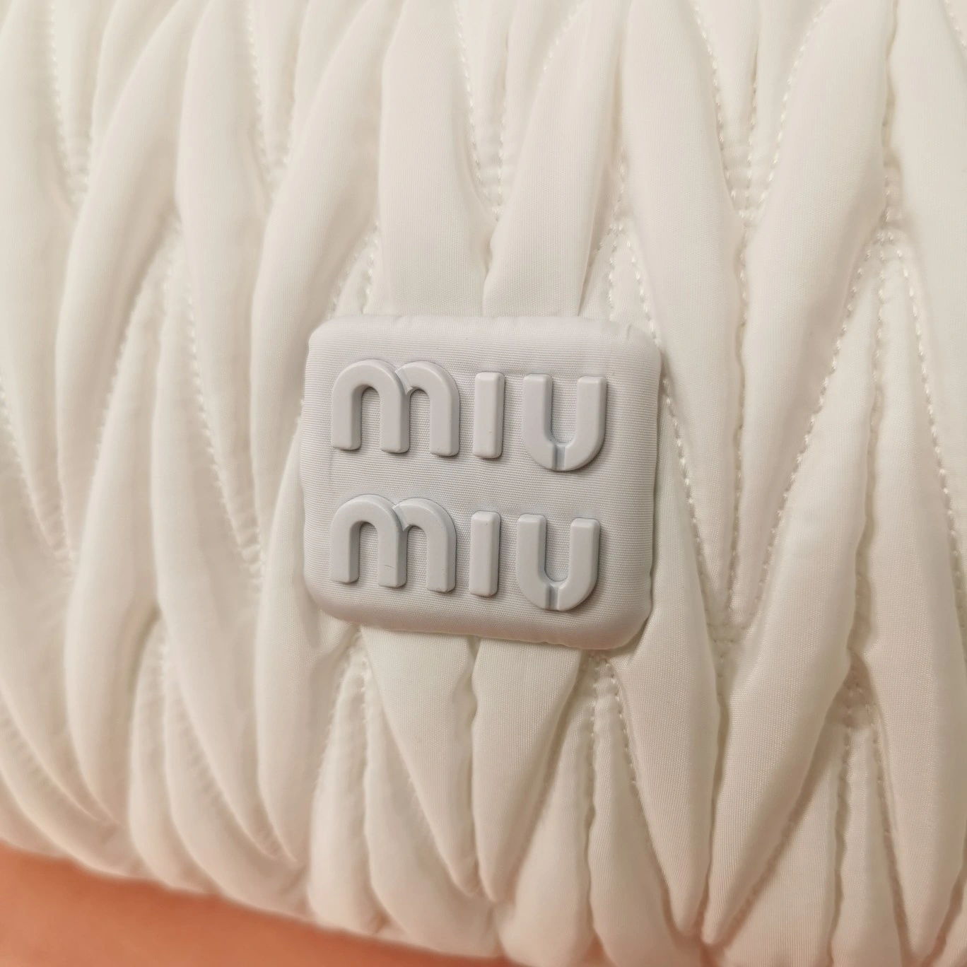 MOMO— 5BC108-2F5A-F0009-V-OOO item:D-B063A0502S
