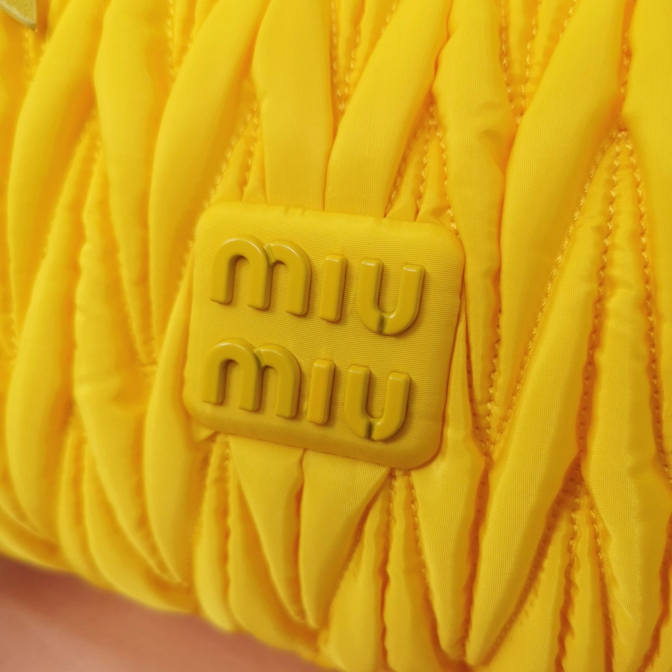 MOMO— 5BC108-2F5A-F0010-V-OOO item:D-B063A0499S