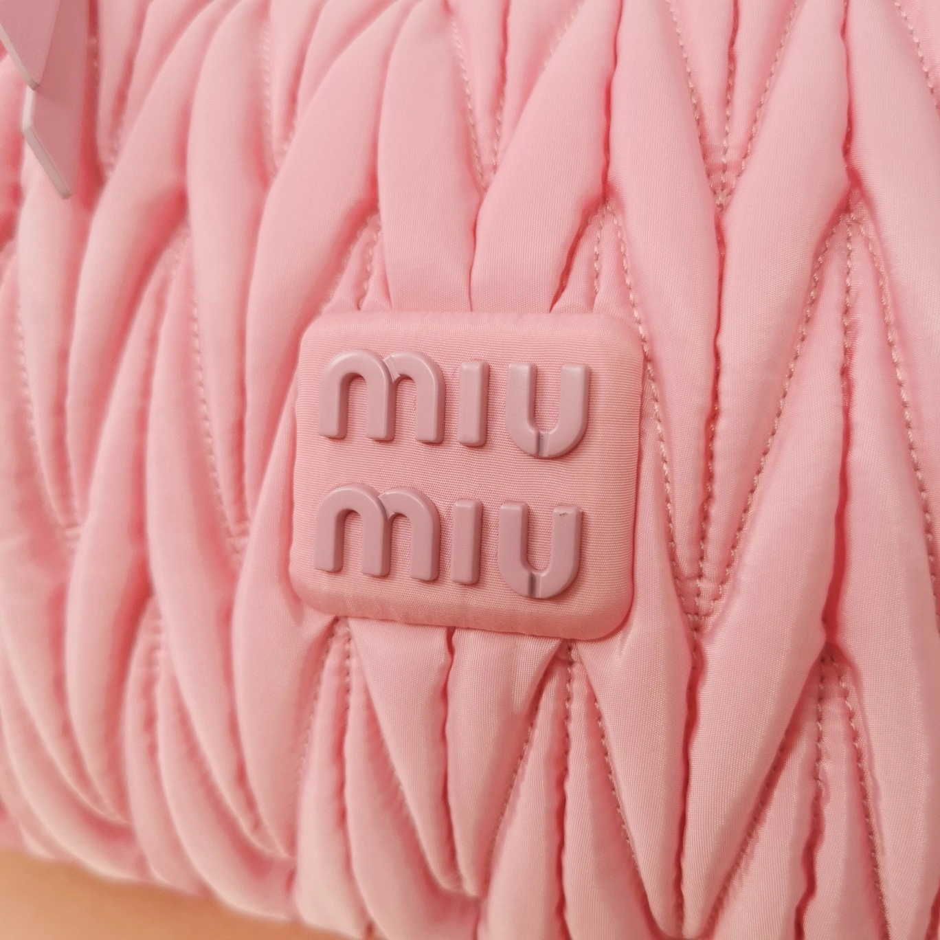 MOMO— 5BC108-2F5A-F0028-V-OOO item:D-B063A0498S