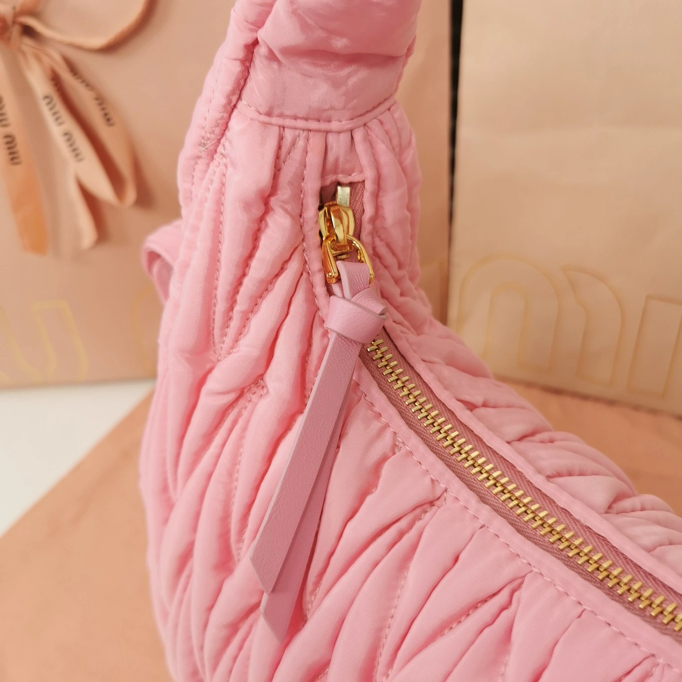 MOMO— 5BC108-2F5A-F0028-V-OOO item:D-B063A0498S