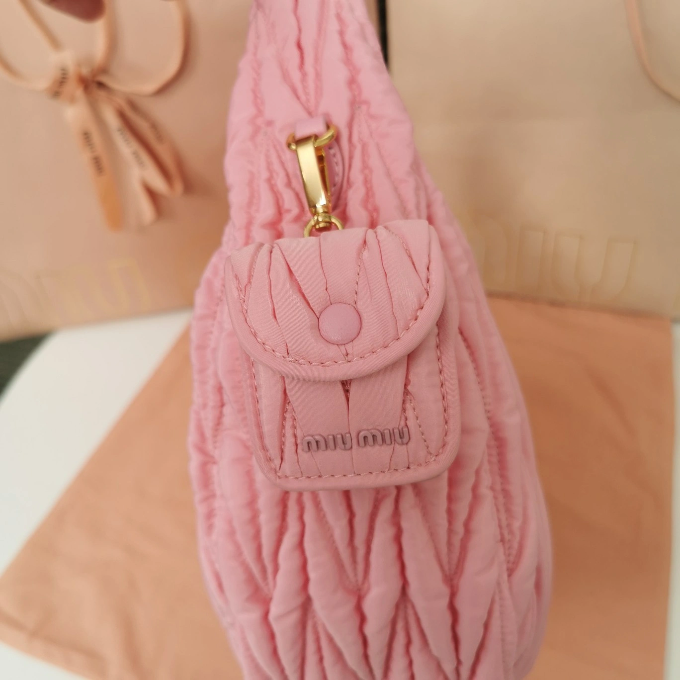 MOMO— 5BC108-2F5A-F0028-V-OOO item:D-B063A0498S
