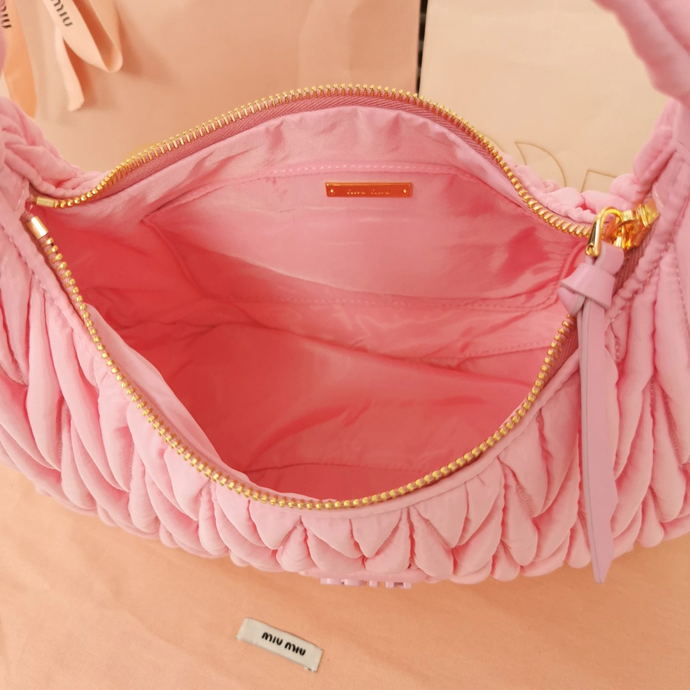 MOMO— 5BC108-2F5A-F0028-V-OOO item:D-B063A0498S