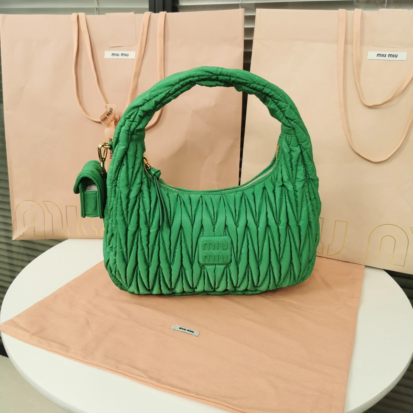 MOMO— 5BC108-2F5A-F0223-V-OOO item:D-B063A0503S