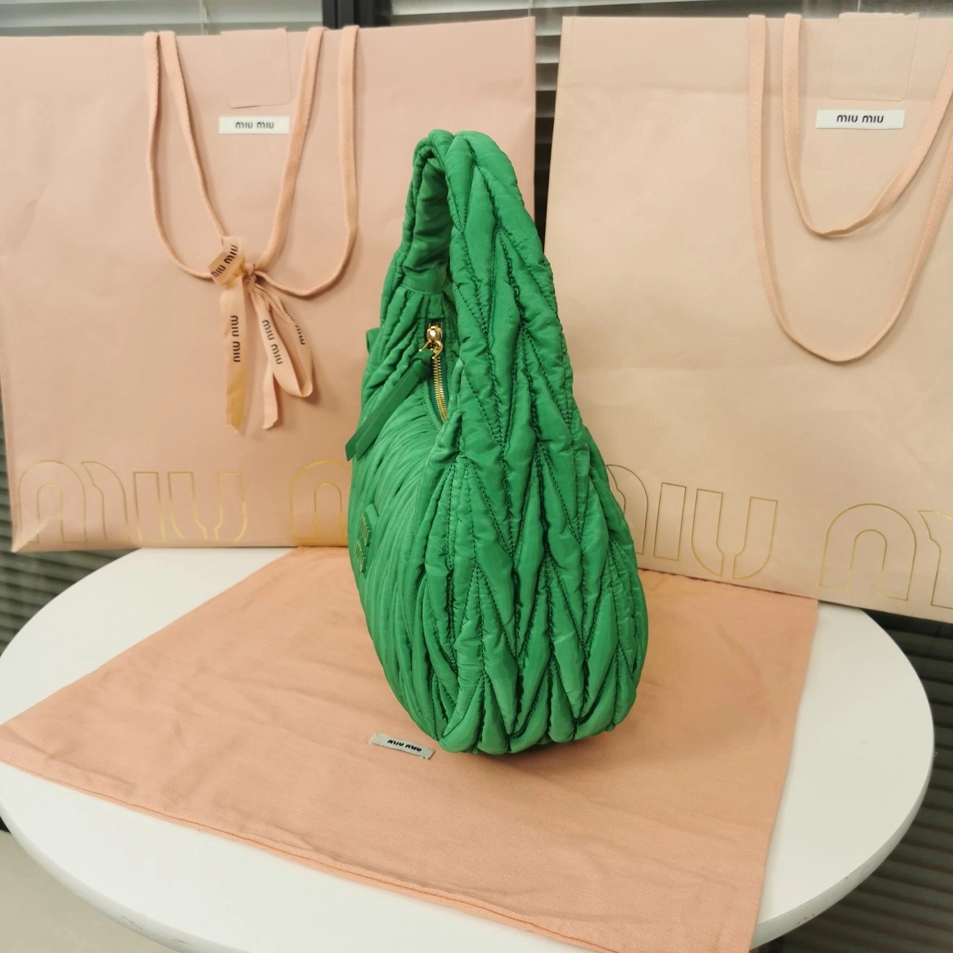 MOMO— 5BC108-2F5A-F0223-V-OOO item:D-B063A0503S