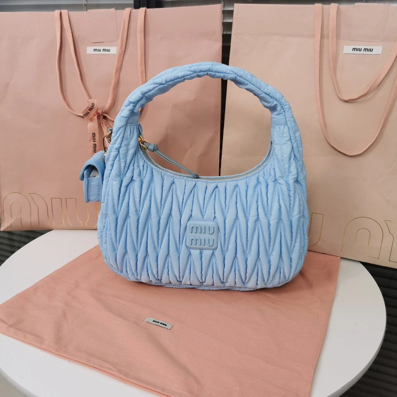 MOMO— 5BC108-2F5A-F0637-V-OOO item:D-B063A0501S