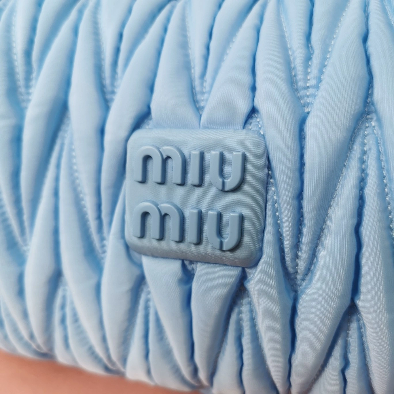MOMO— 5BC108-2F5A-F0637-V-OOO item:D-B063A0501S