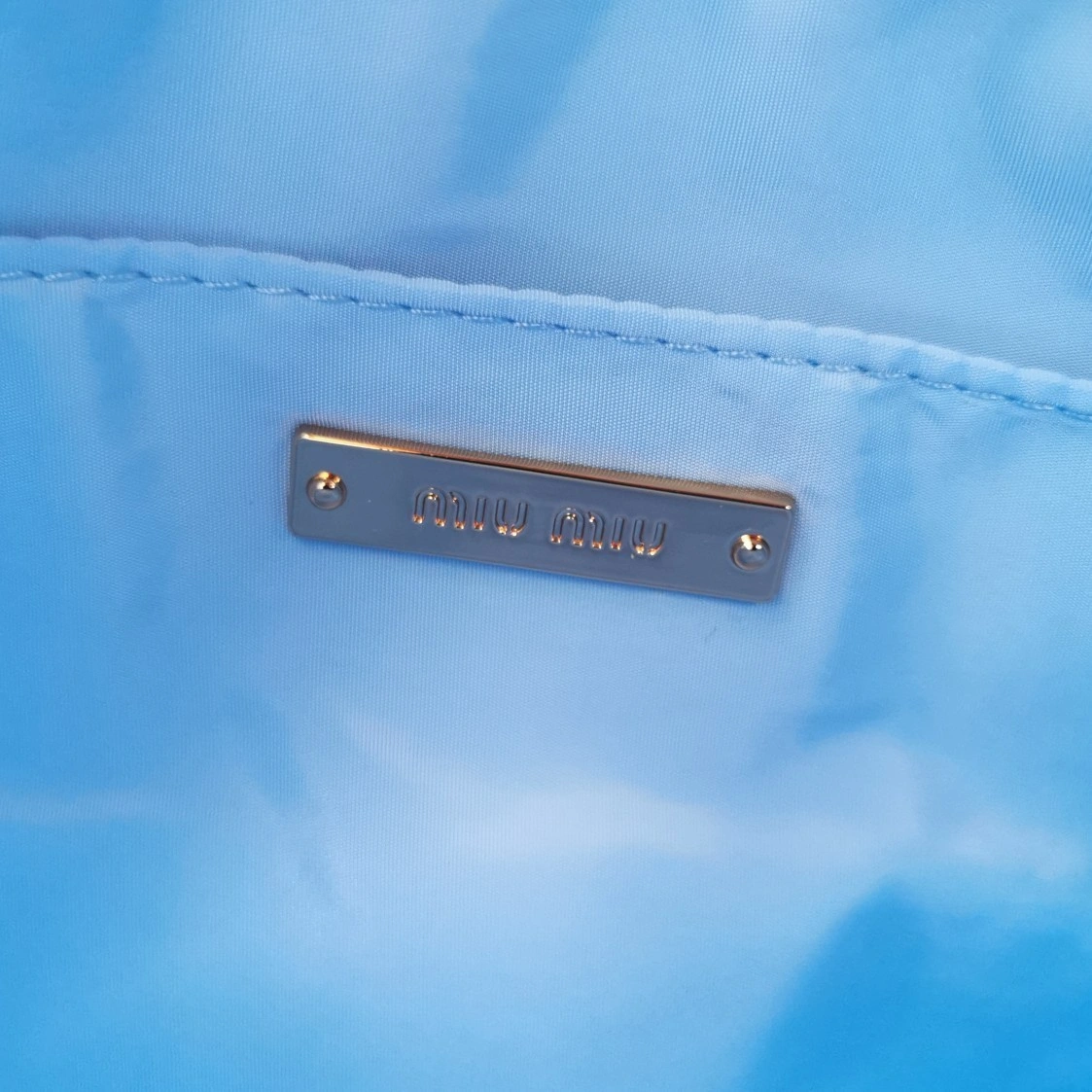 MOMO— 5BC108-2F5A-F0637-V-OOO item:D-B063A0501S