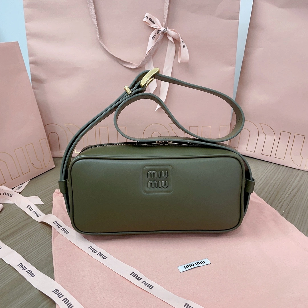 MOMO— 5BC158-2DDJ-F0161-V-OOO item:D-B063A1684
