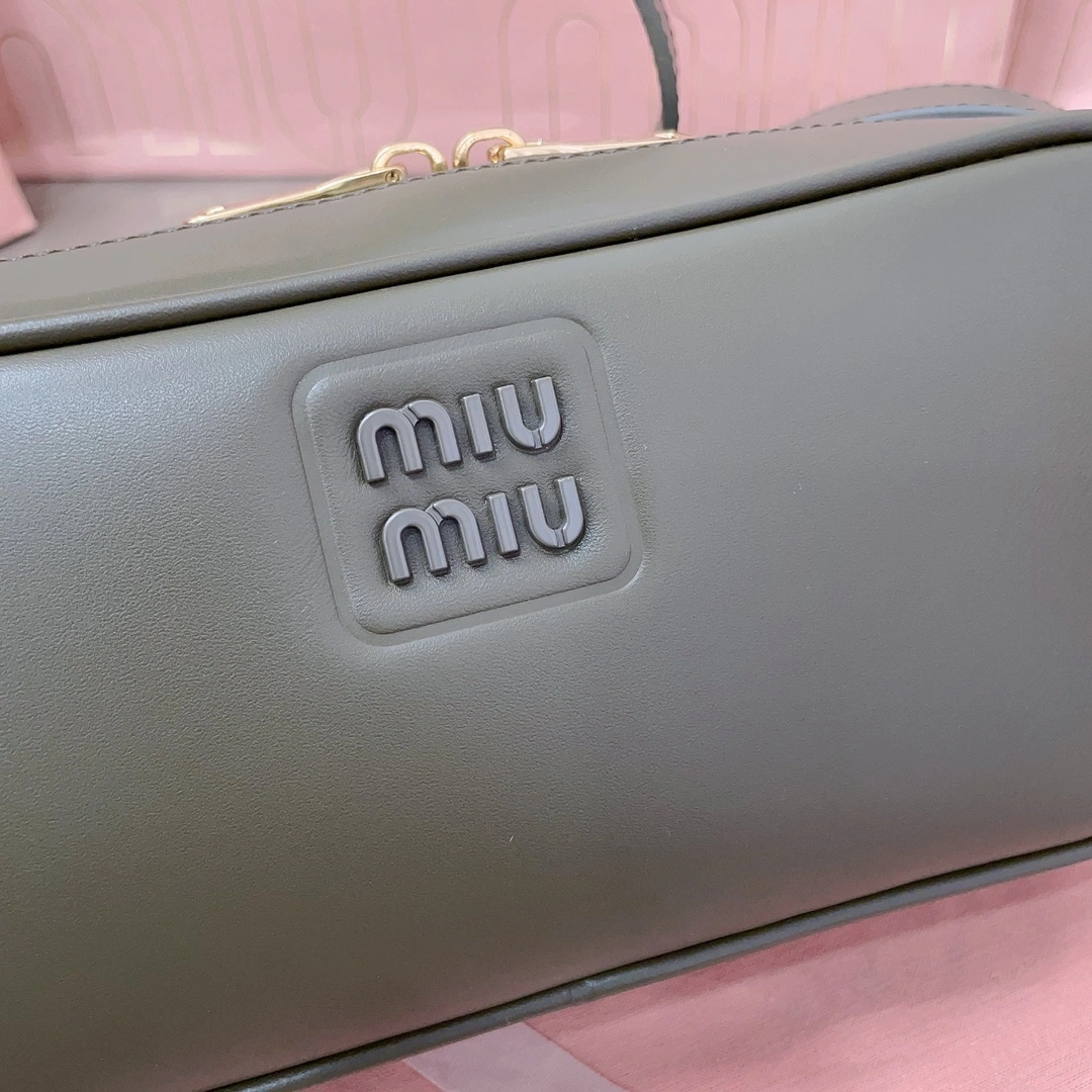 MOMO— 5BC158-2DDJ-F0161-V-OOO item:D-B063A1684