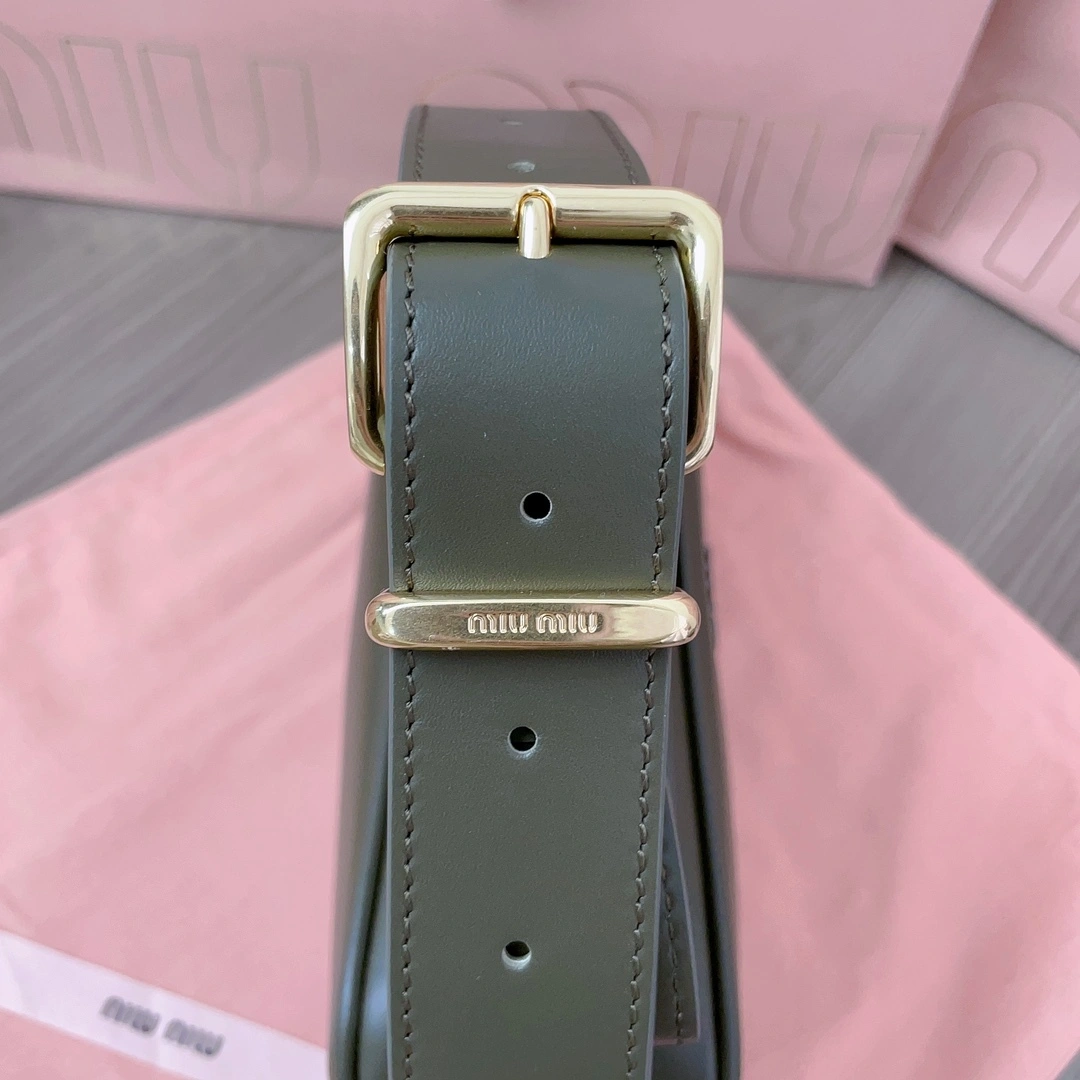 MOMO— 5BC158-2DDJ-F0161-V-OOO item:D-B063A1684