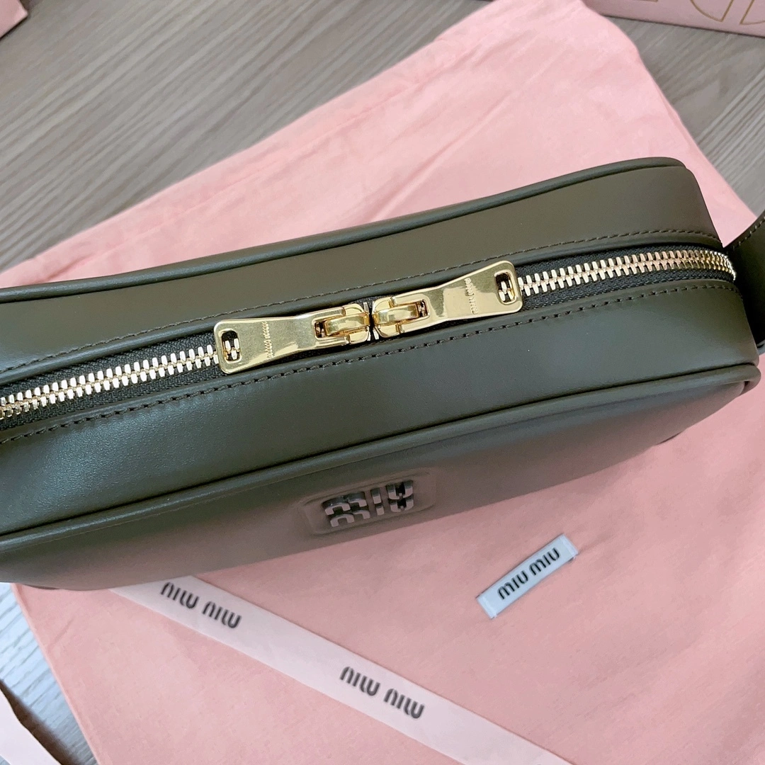 MOMO— 5BC158-2DDJ-F0161-V-OOO item:D-B063A1684