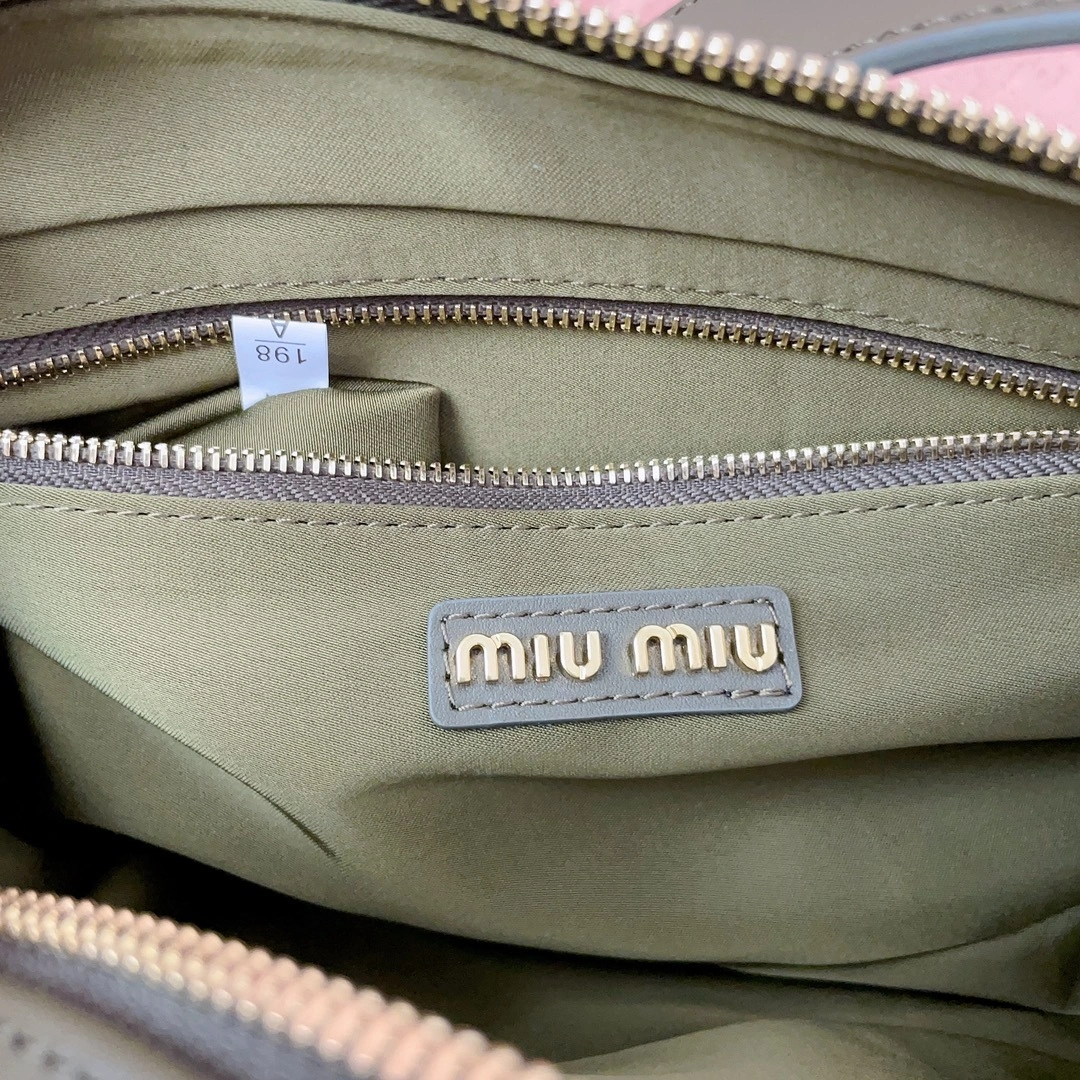 MOMO— 5BC158-2DDJ-F0161-V-OOO item:D-B063A1684