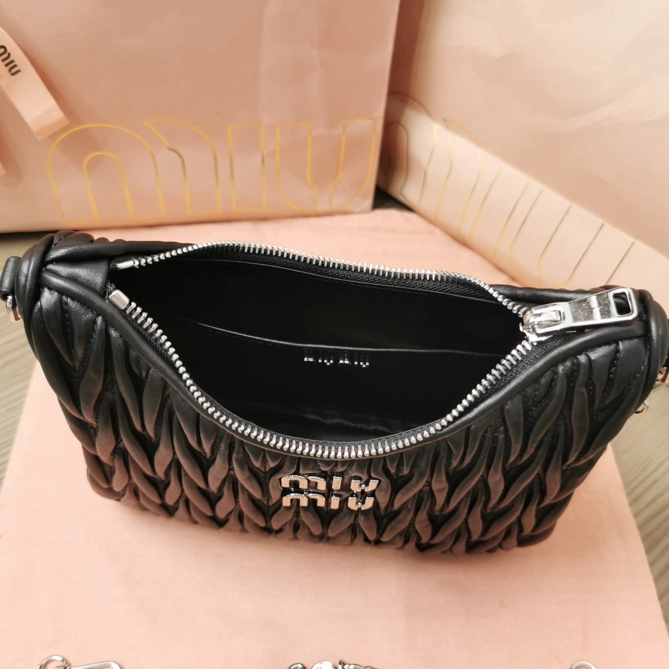 MOMO— 5BH211-2CE3-F0002-V-OWO item:D-B063A0505S