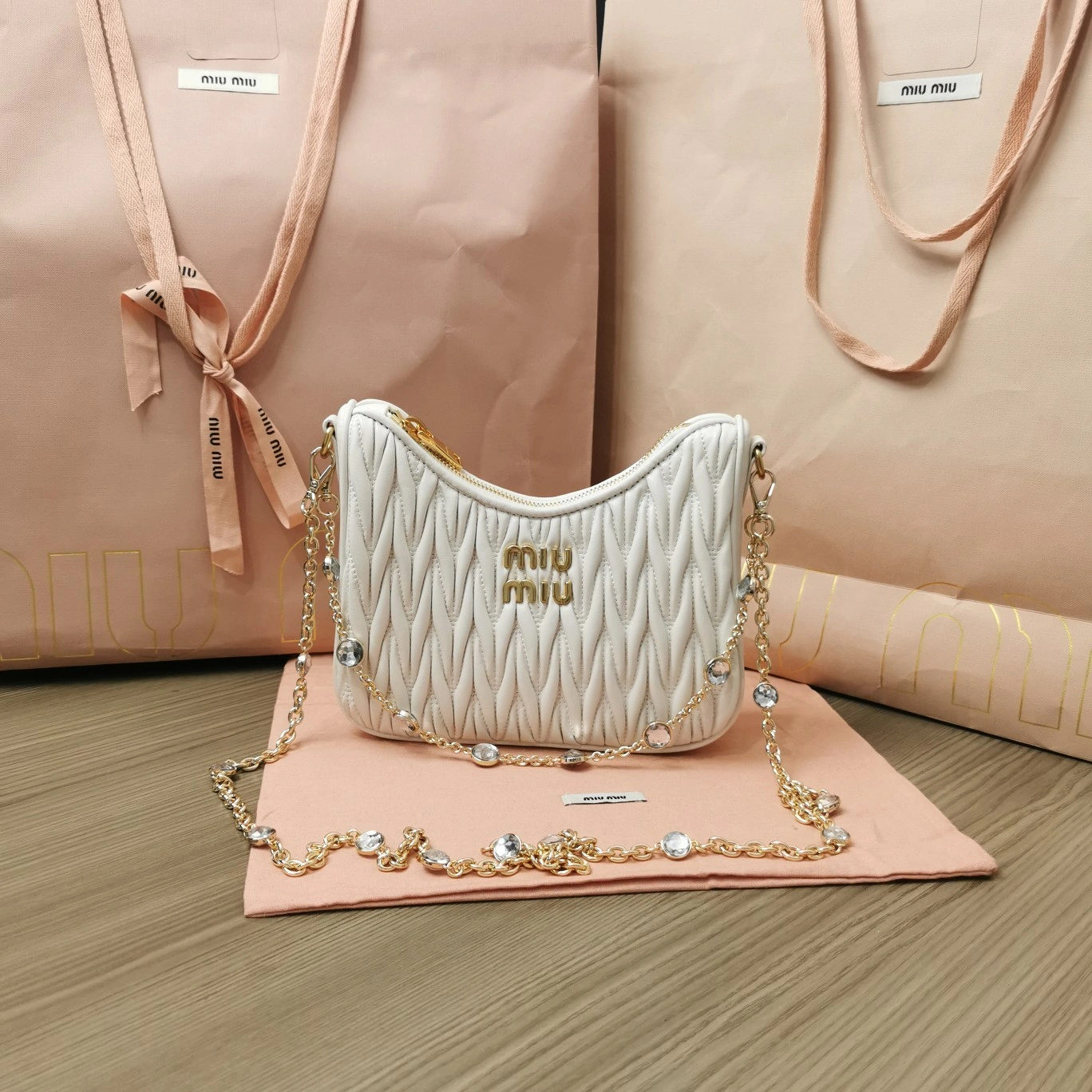 MOMO— 5BH211-2CE3-F097W-V-OWO item:D-B063A0507S