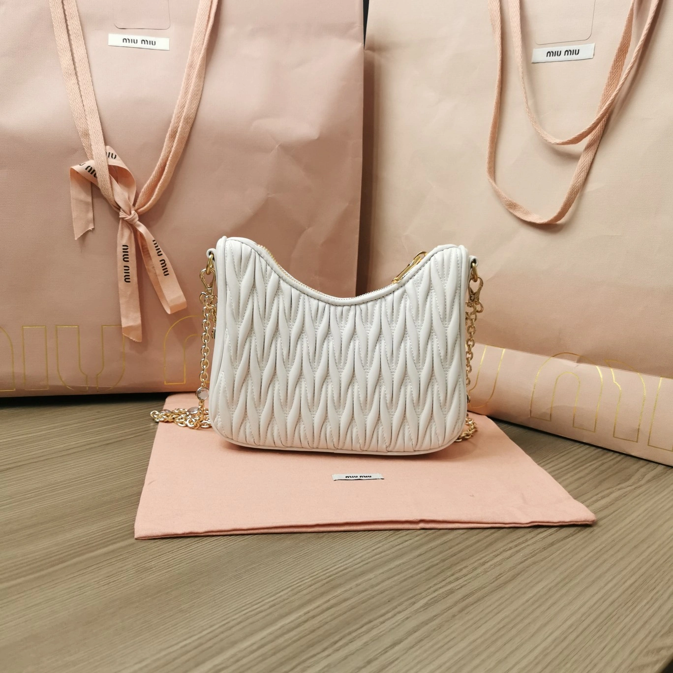 MOMO— 5BH211-2CE3-F097W-V-OWO item:D-B063A0507S
