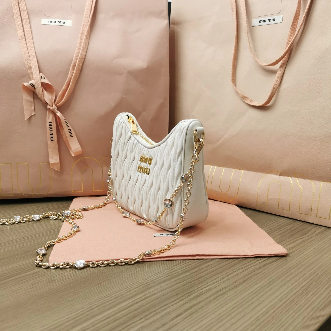 MOMO— 5BH211-2CE3-F097W-V-OWO item:D-B063A0507S
