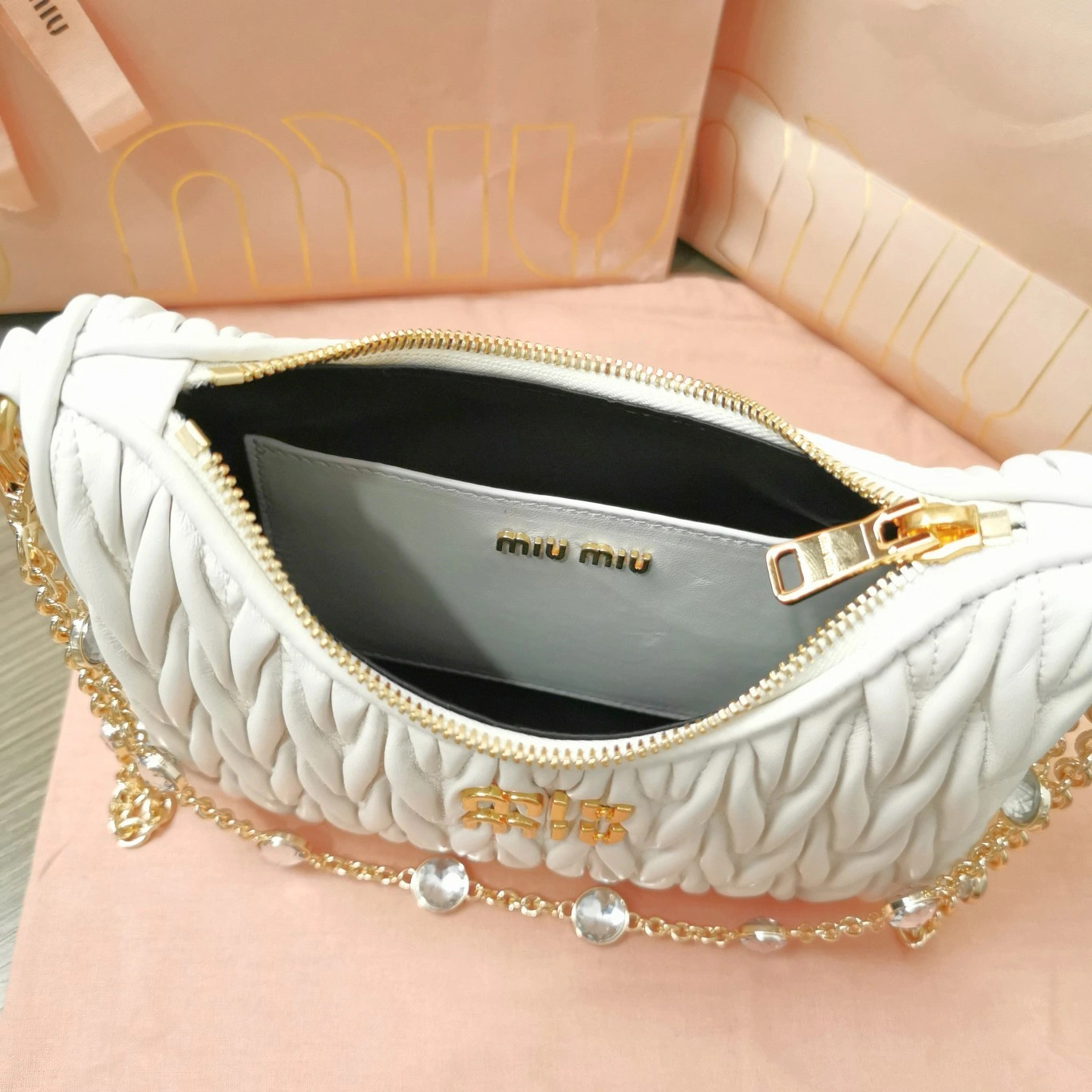 MOMO— 5BH211-2CE3-F097W-V-OWO item:D-B063A0507S