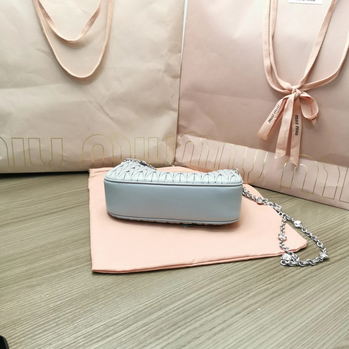 MOMO— 5BH211_2CE3_F0591_V_OWO item:D-B063A0506S