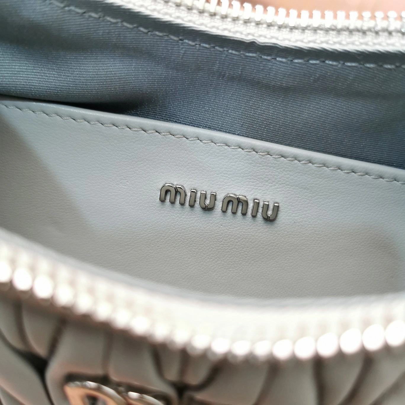 MOMO— 5BH211_2CE3_F0591_V_OWO item:D-B063A0506S