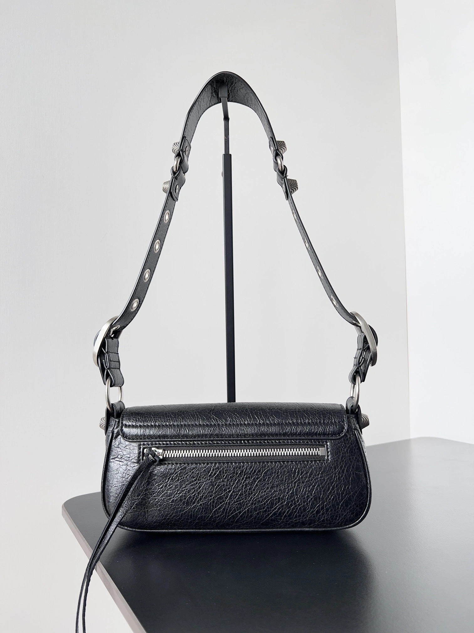 MOMO— 7716701VG9Y1000 item:D-B063A1678