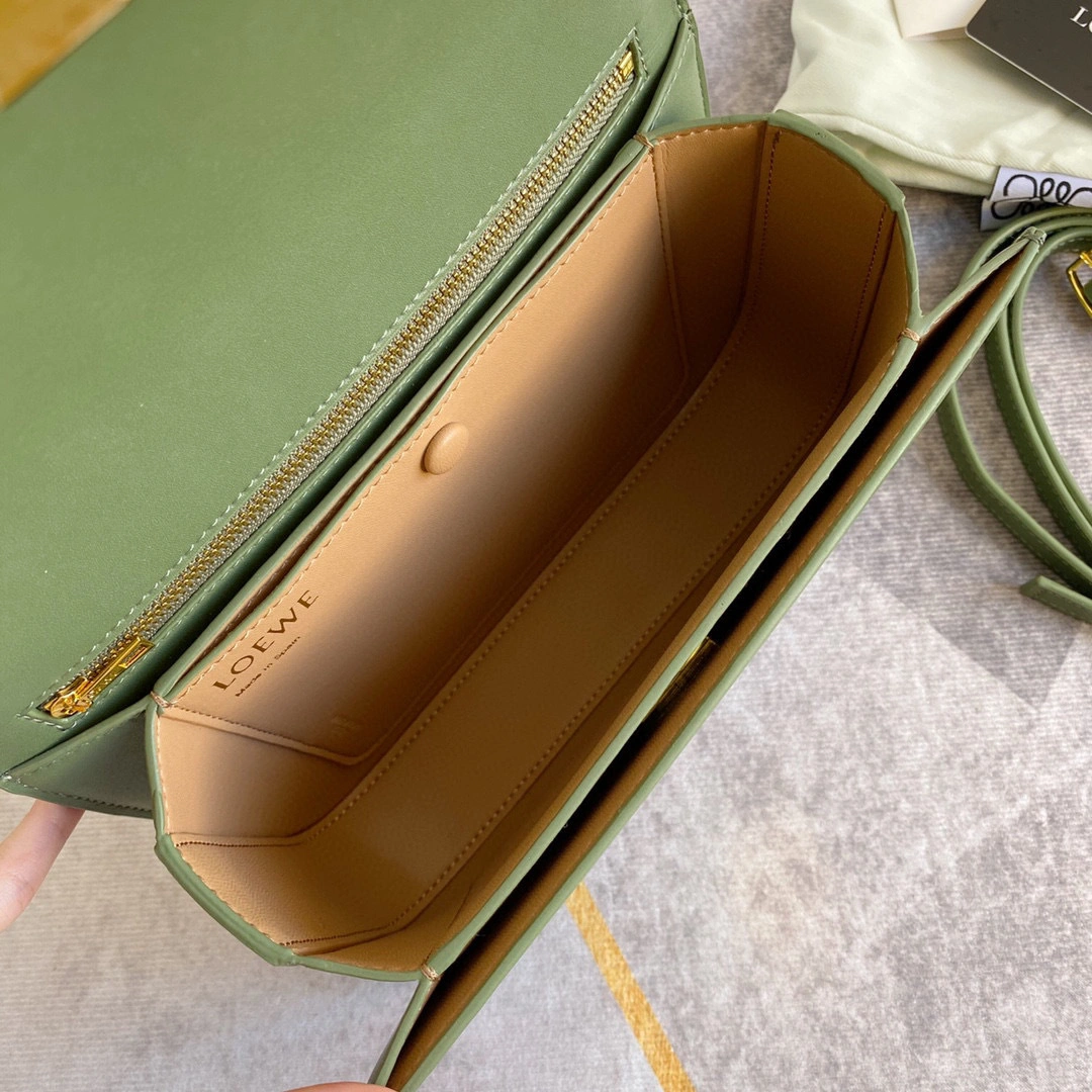 MOMO-A896N01X03-3949 GOYA item：B-B564F1016C