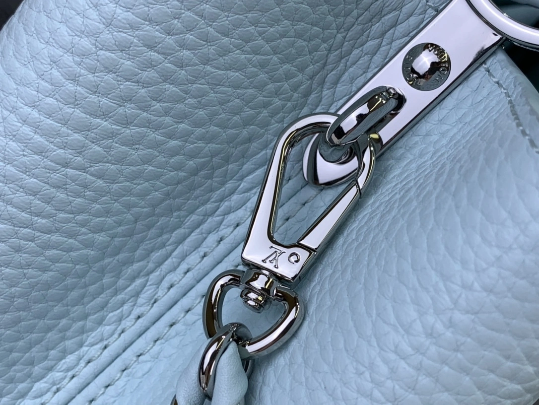 MOMO— M22055 item:D-B174A0491S