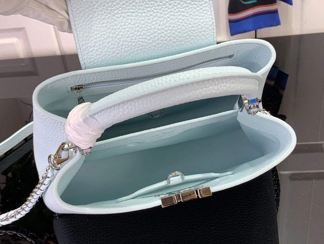 MOMO— M22055 item:D-B174A0491S