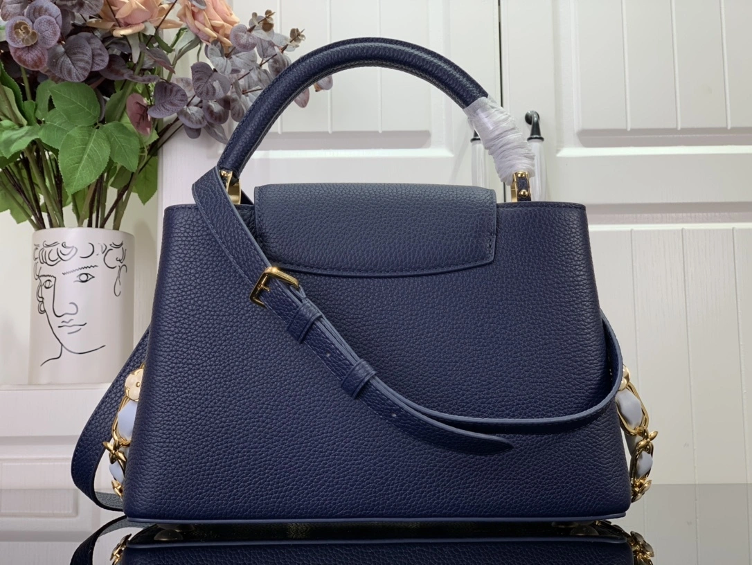 MOMO— M23199 item:D-B174A0486S