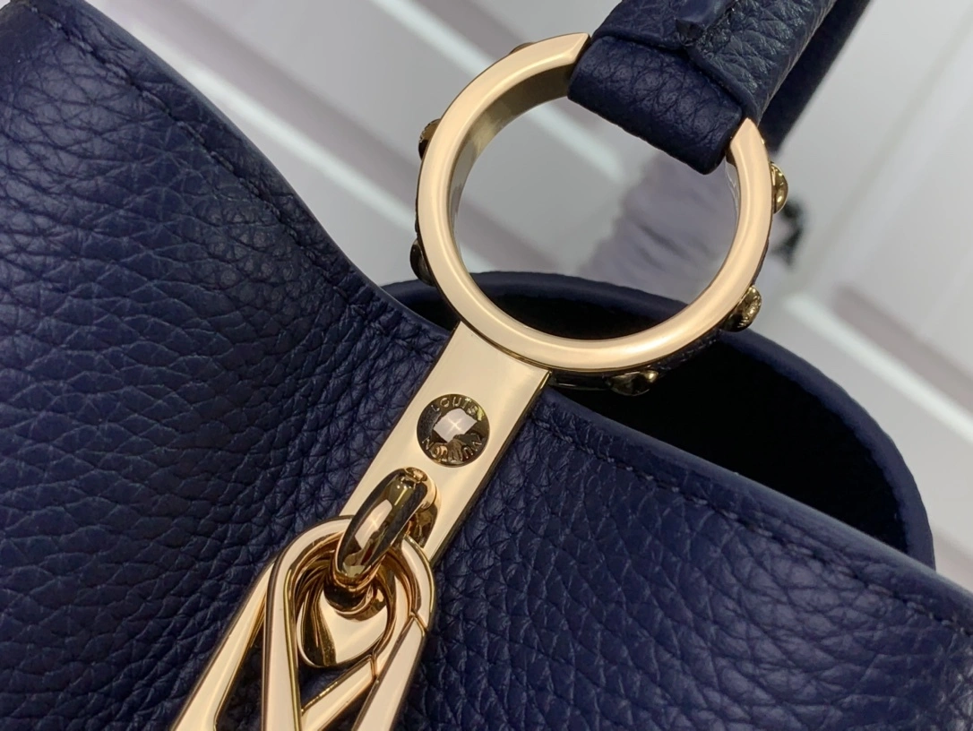 MOMO— M23199 item:D-B174A0486S
