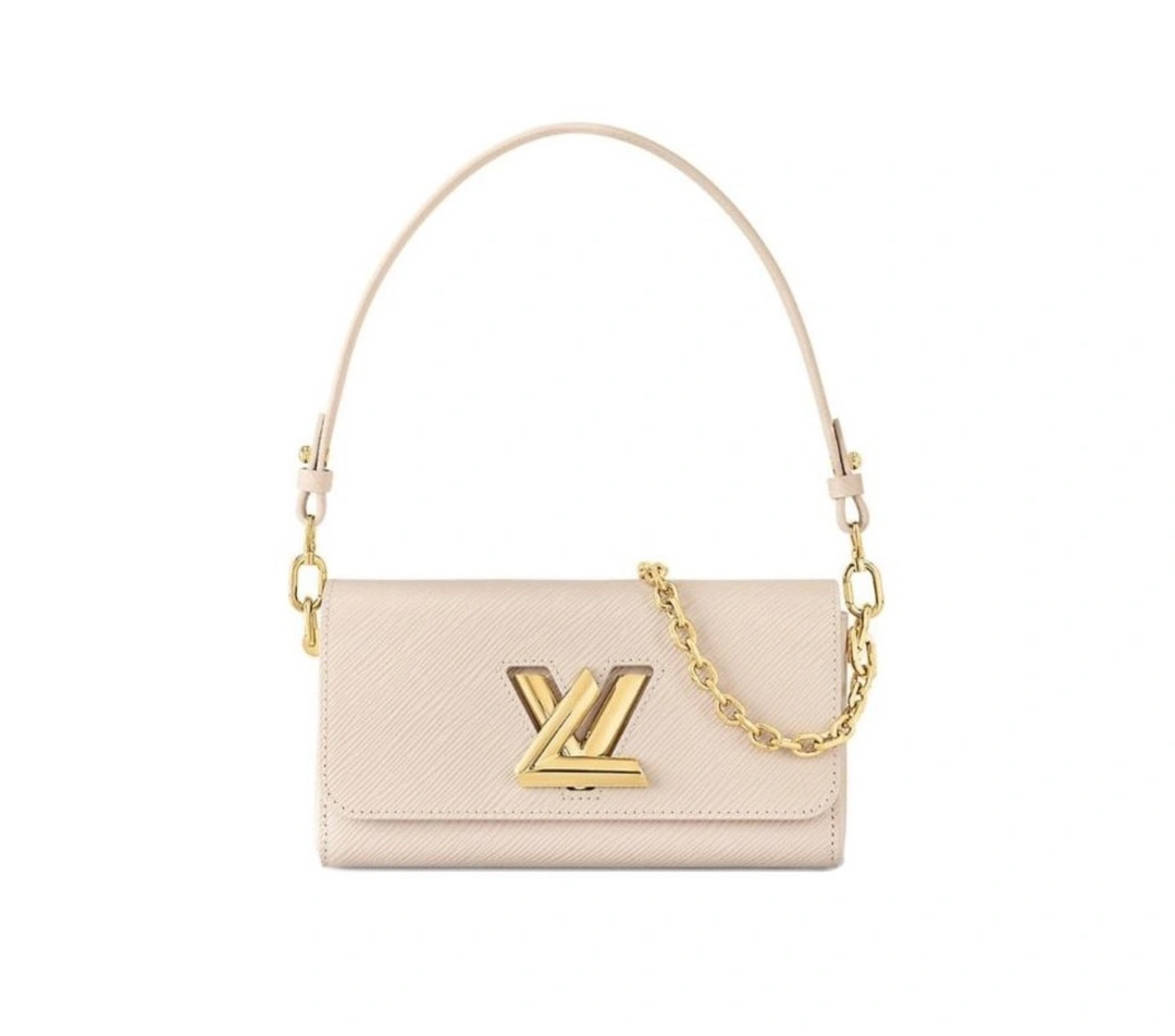 MOMO— M24550 item:D-B174A0493S