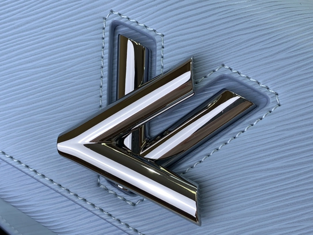 MOMO— M24566 item:D-B174A0492S