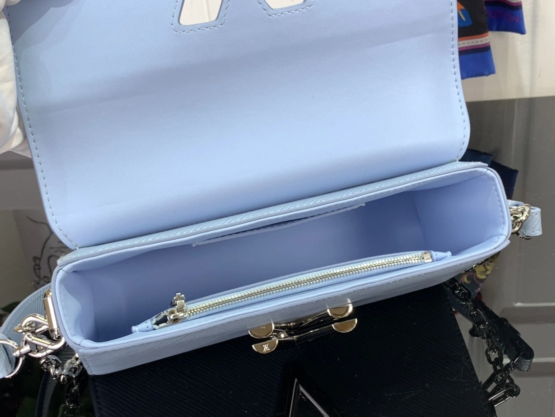 MOMO— M24566 item:D-B174A0492S