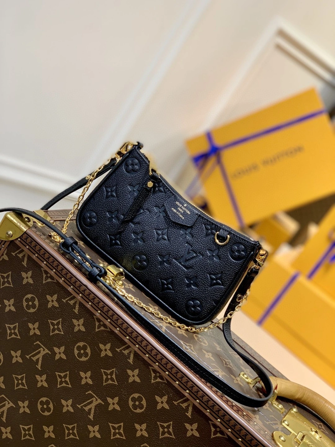 MOMO-M80349 Easy Pouch On Strap item : B-B202D1005