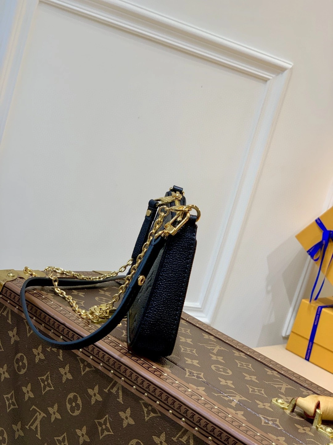 MOMO-M80349 Easy Pouch On Strap item : B-B202D1005