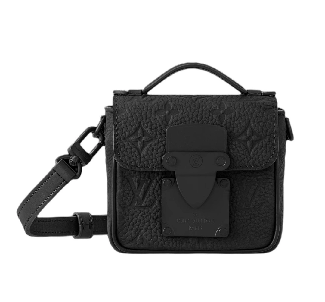 MOMO— M83148 item:D-B174A0496S