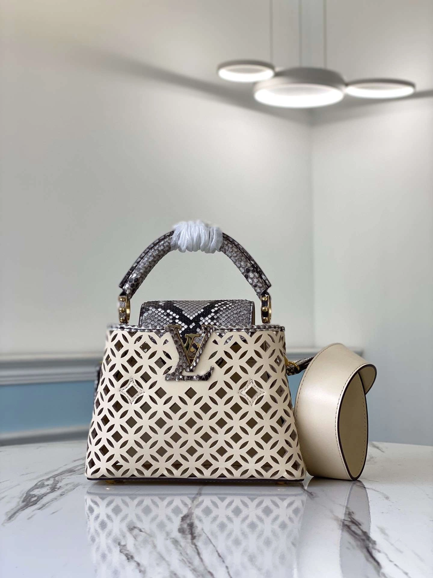 *MOMO N98426 Calfskin item : A-B00G3119