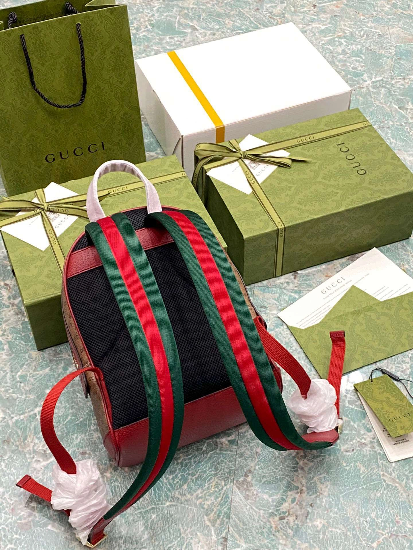 MOMO—647816 item：242B44E2624
