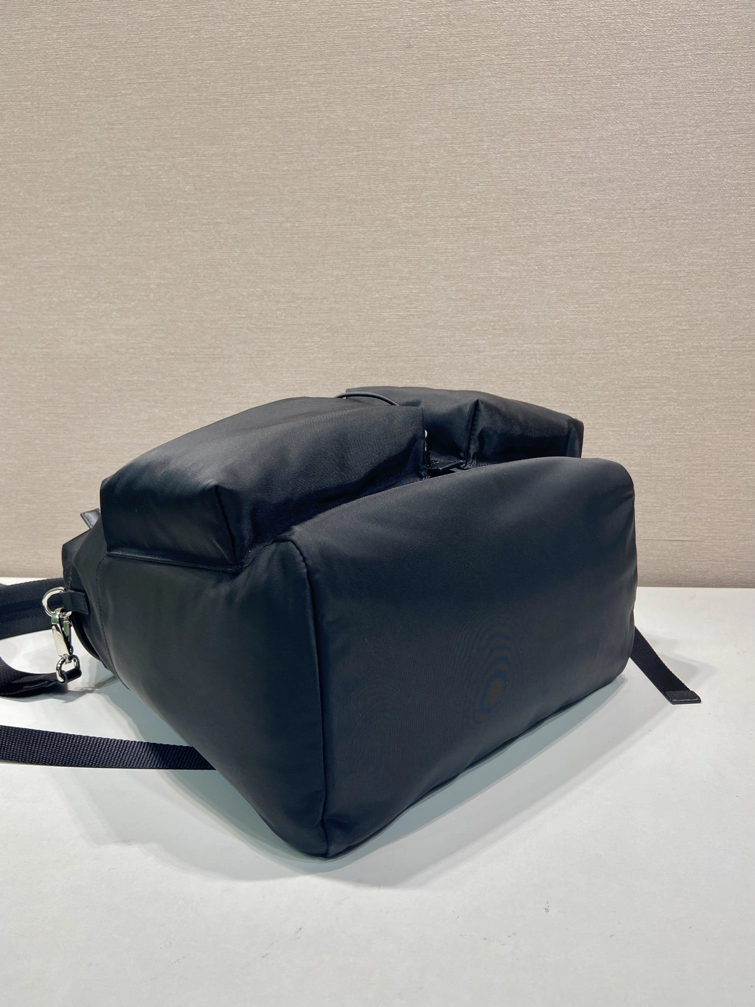 MoMo-- Pr141 2VZ108_2DW3_F0002_V_DYO cowhide high quality version item:E-B180F2598H